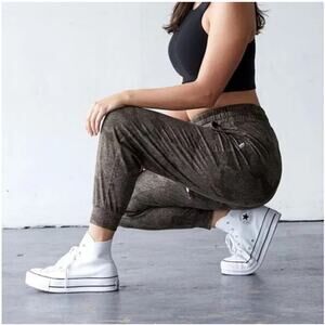 Feat FlowTech Roam Jogger Camo size Small Outdoor Activewear sporty athleisure